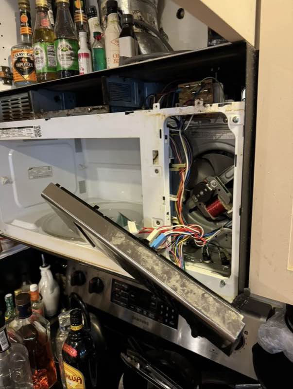 RUSCOM technician fixing a Samsung refrigerator in Seattle
